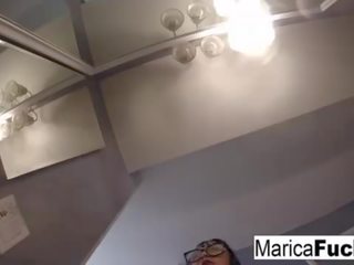 Marica hase im zauberhaft unterwäsche masturbiert im die spiegel