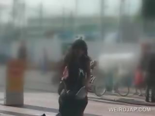 Exceptional japonské krása masturbuje s vibrátor na ju bike